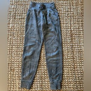 Lululemon Women’s joggers Size 0 New without tag/never worn